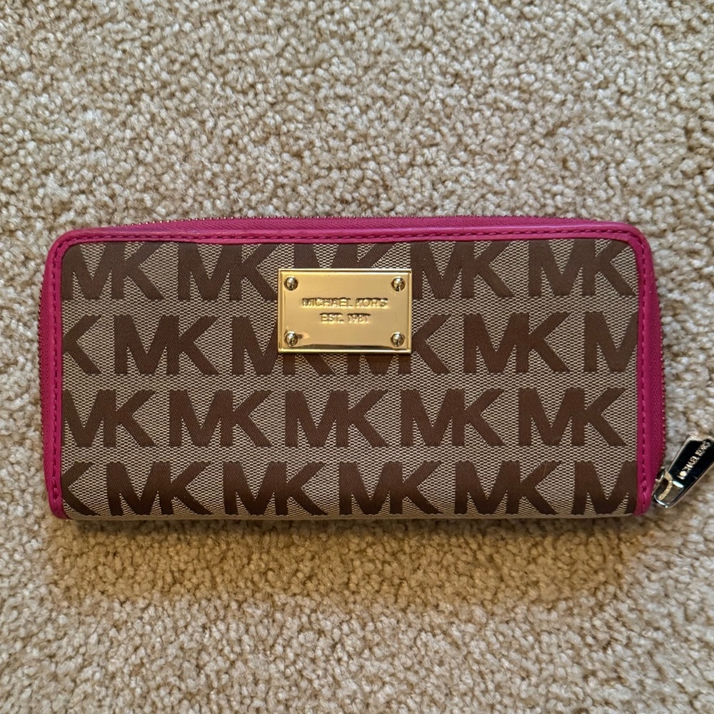 Michael Kors Zip Around Wallet
